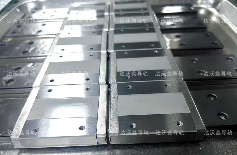 达沃鑫线性滑轨导轨.jpg